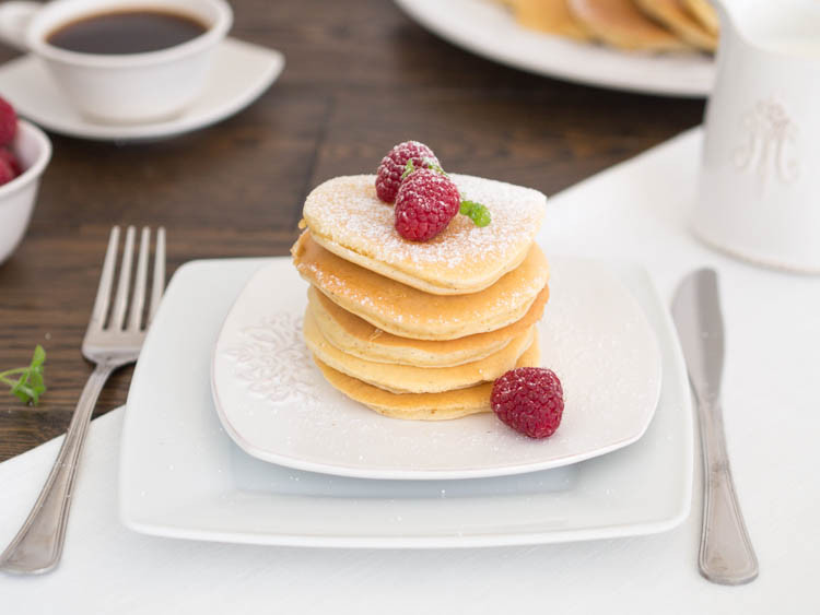 puszyste pancakes z owocami