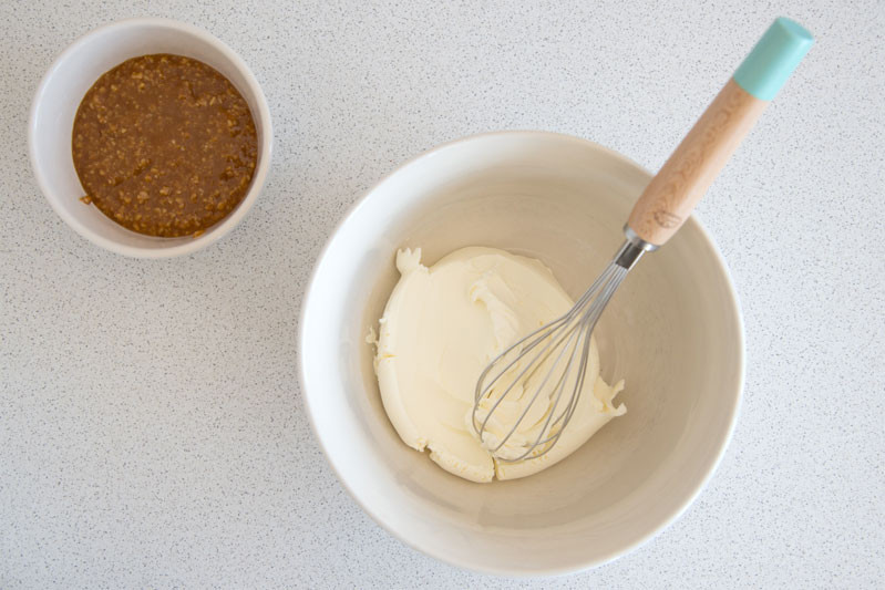 sos karmelowy z orzeszkami , mascarpone