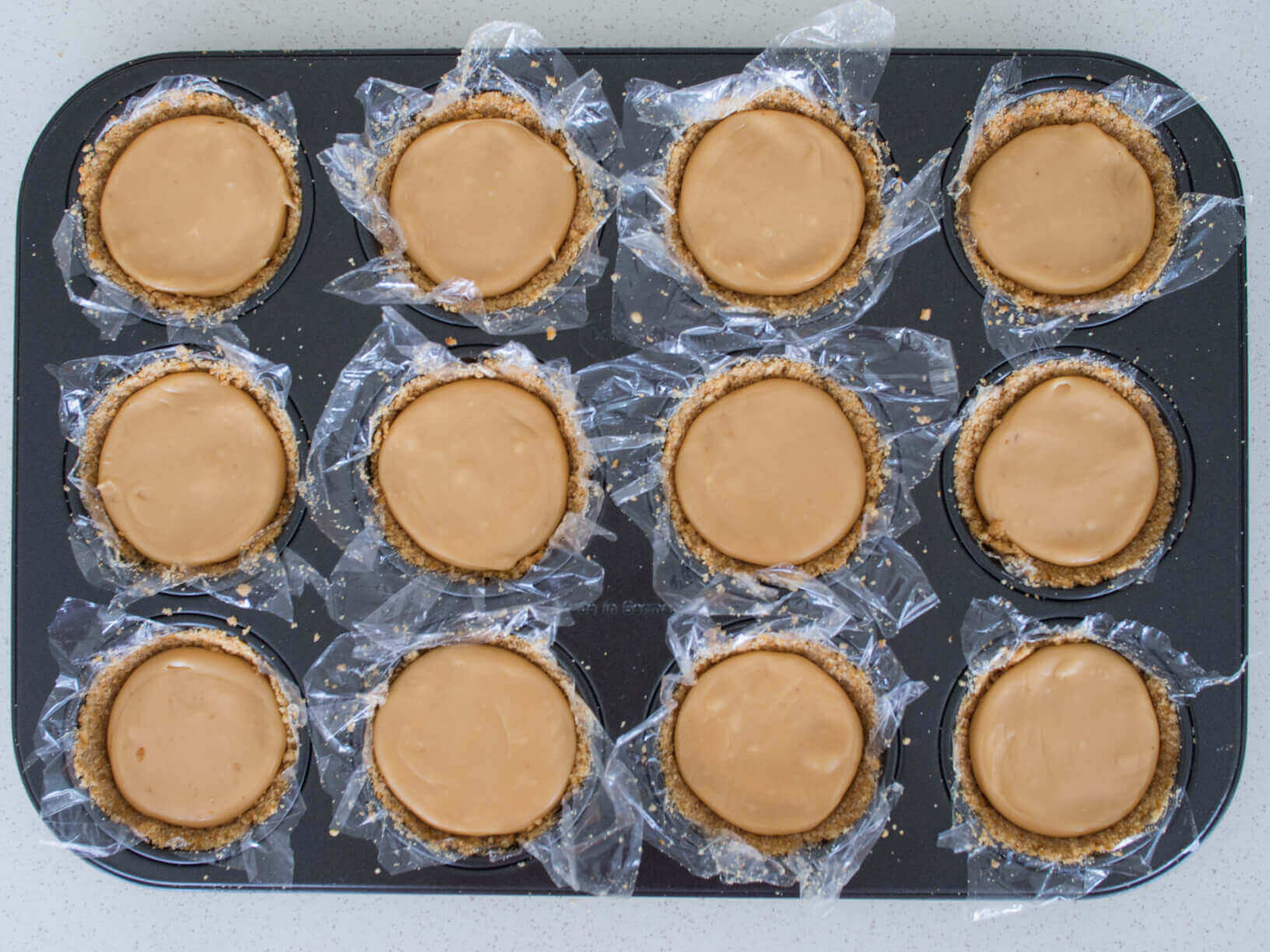 Krem krówkowy na spodzie precelkowym