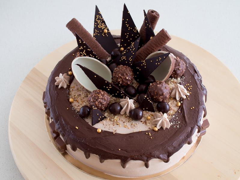 udekorowany tort Drip Cake