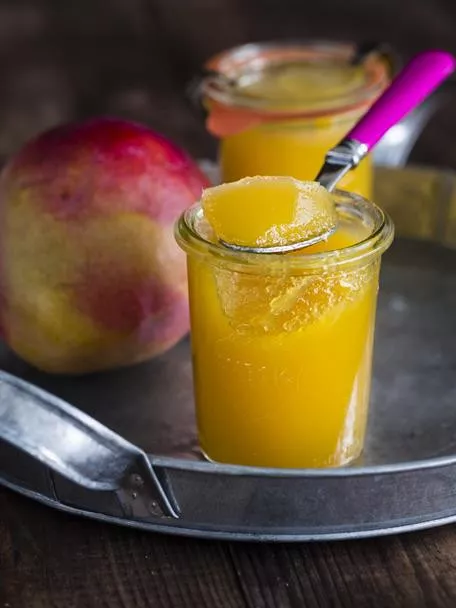 Gładki dżem brzoskwinia-mango w słoiczku tupu weck