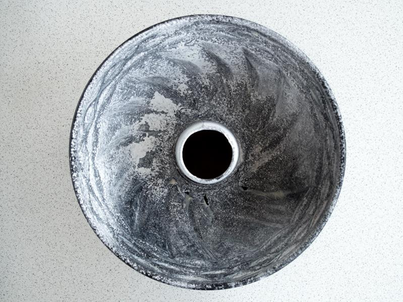 forma wysmarowana masłem i oprószona mąką