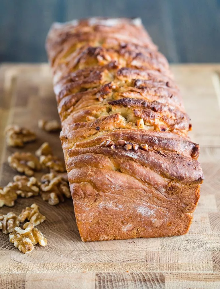 Odrywany chlebek z miodem i orzechami