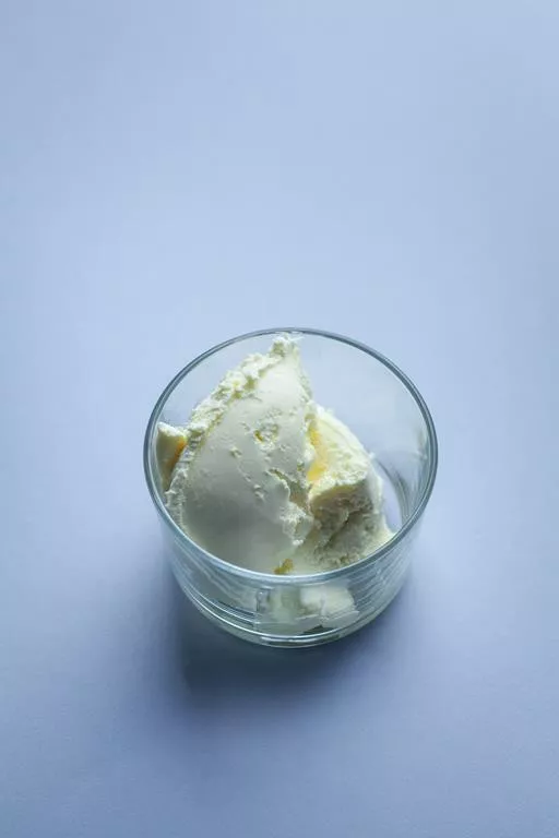 Serek mascarpone w miseczce.