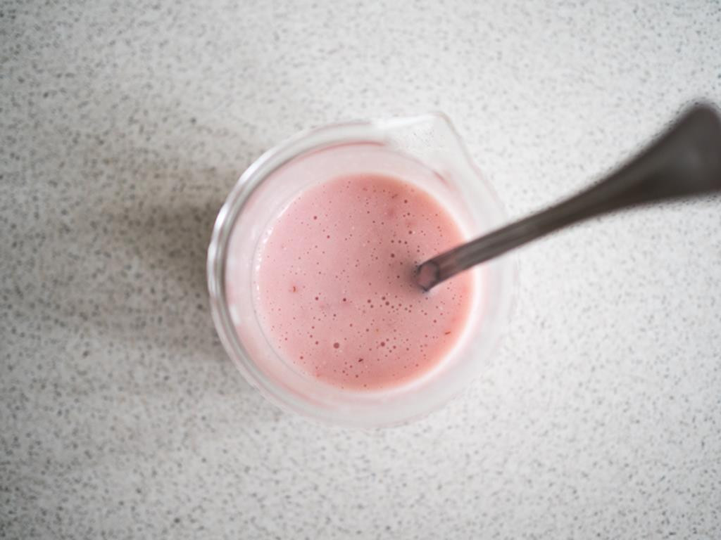 Żelatyna z masą serową w miseczce