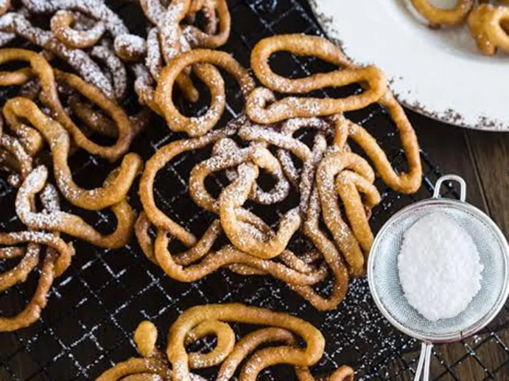 lane chrusty z cukrem pudrem