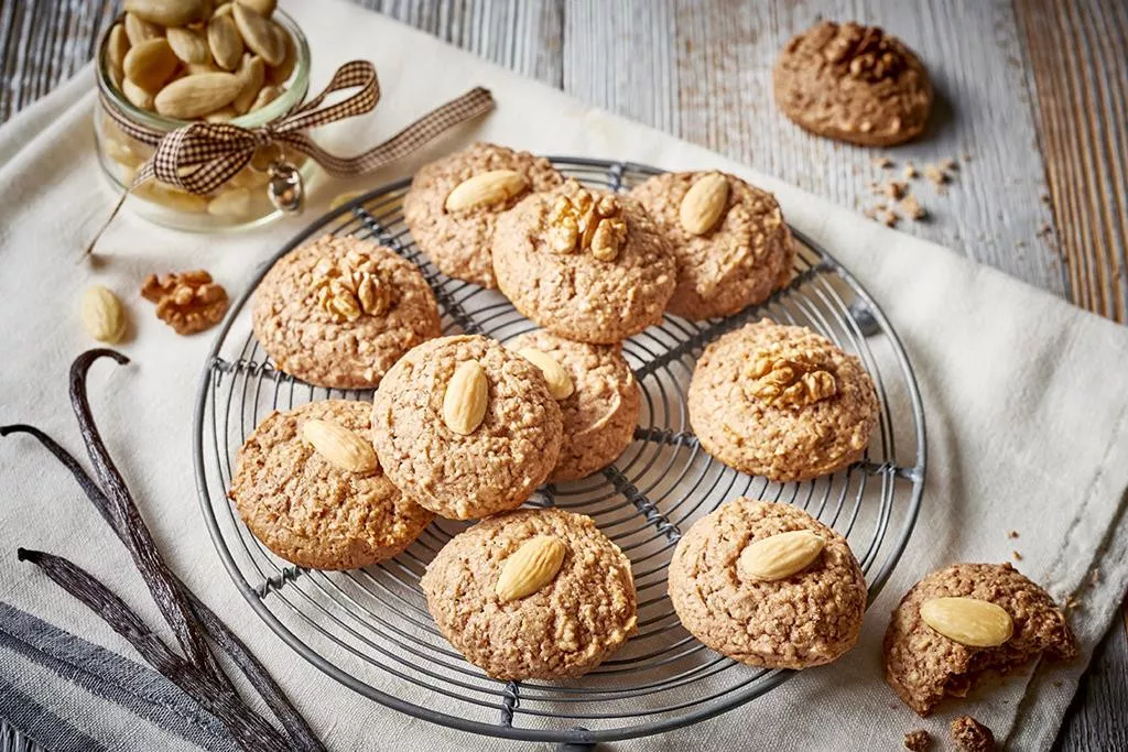 ciasteczka piernikowe bez glutenu na mące migdałowej z migdałami
