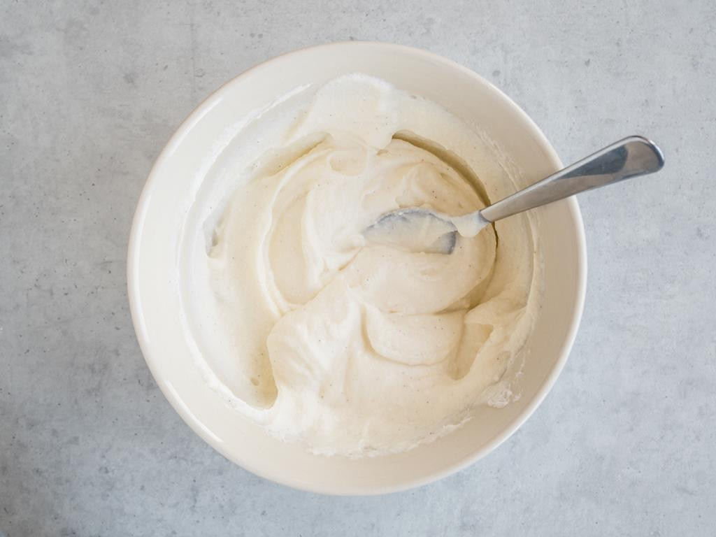 serek ricotta w miseczce