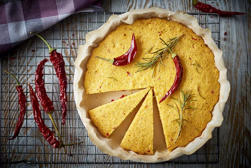 Chlebek kukurydziany a la polenta z chilli w okrągłej formie