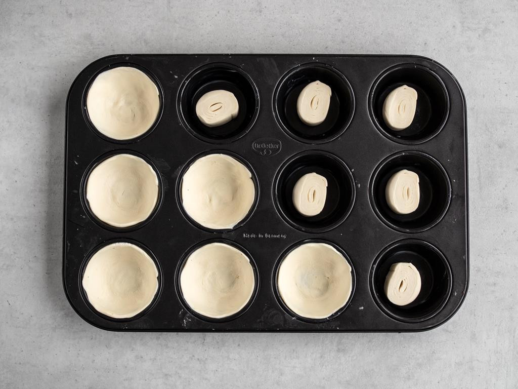 formowanie mini tart z ciasta francuskiego