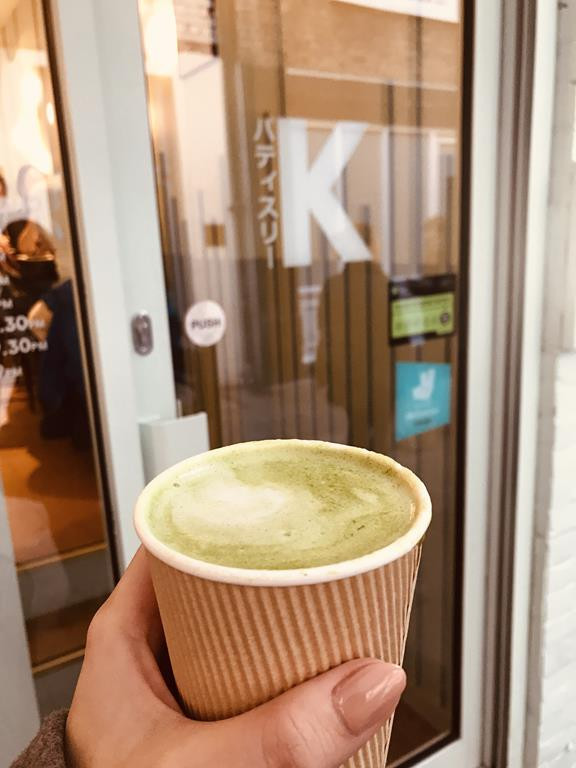 Caffe latte z matchą