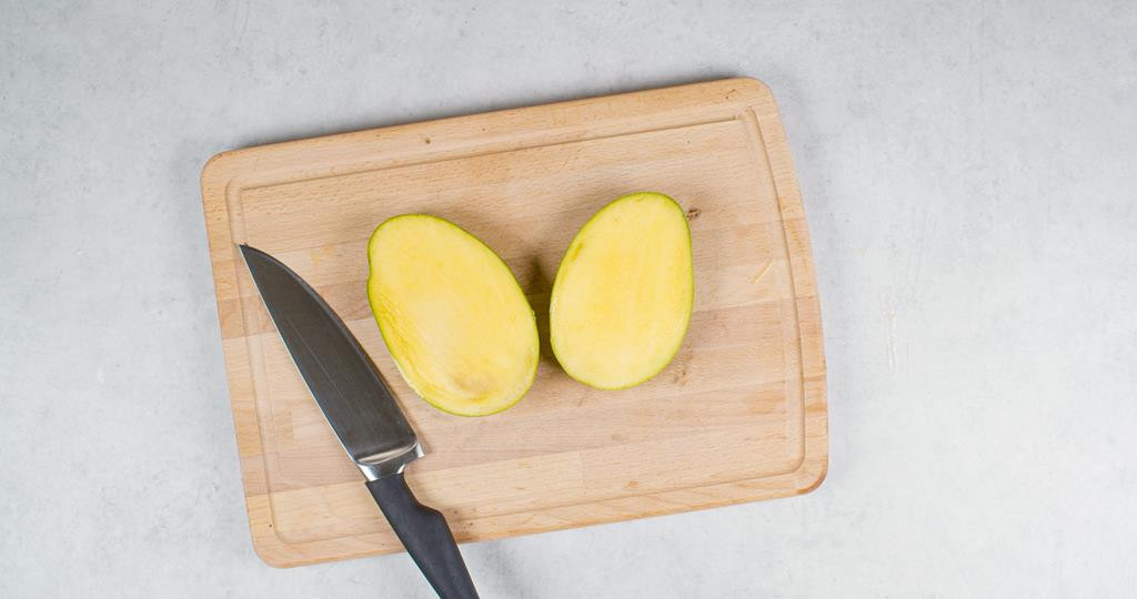 Mango pokrojone na pół