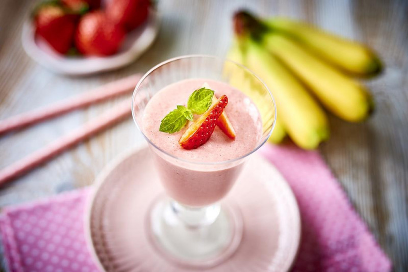 Smoothie z bananami i truskawkami