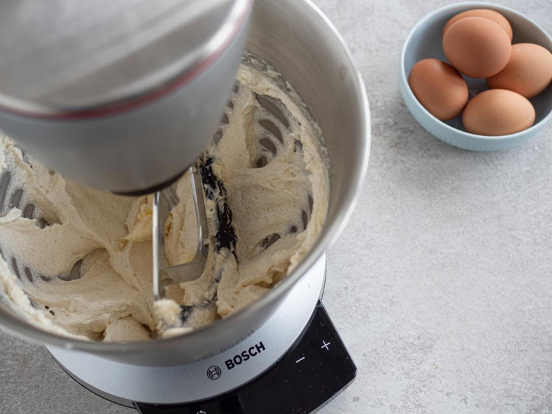 masło z cukrem , cukrem z wanilią bez glutenu Dr. Oetkera utarte w robocie Bosch Optimum MUM9BX5S65