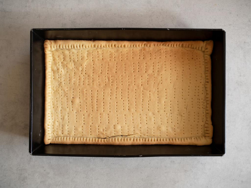 upieczony spód kruchego ciasta
