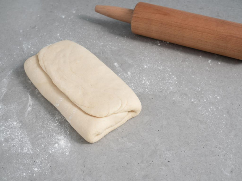 złożone ciasto drożdżowe na croissanty