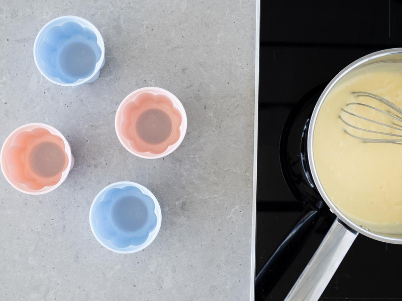 Budyń ugotowany na płycie indukcyjnej Bosch i foremki