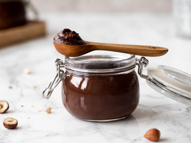 Domowy krem orzechowo-czekoladowy w słoiczku