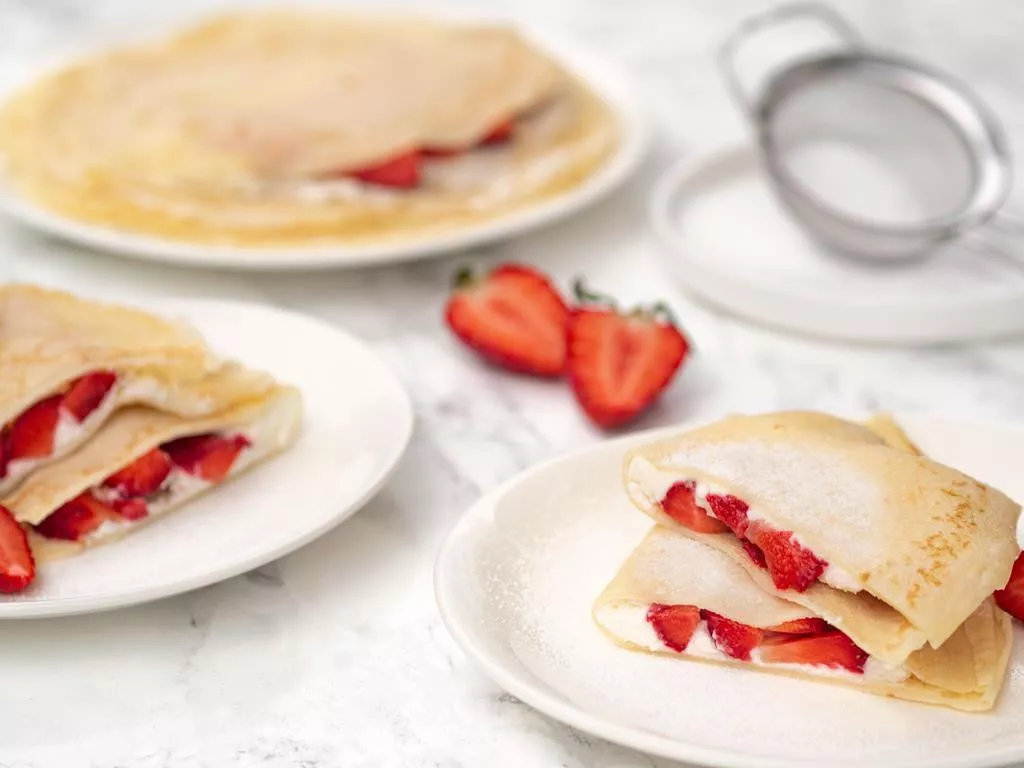 naleśniki z twarogiem i truskawkami wszystkiego słodkiego