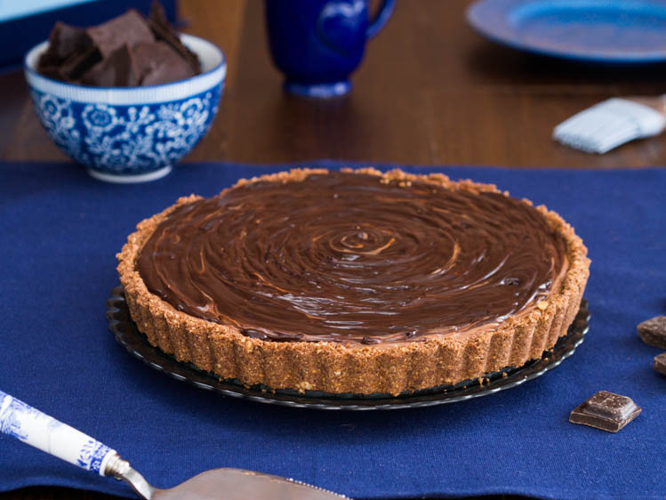 Tarta z polewą z  mlecznej czekolady