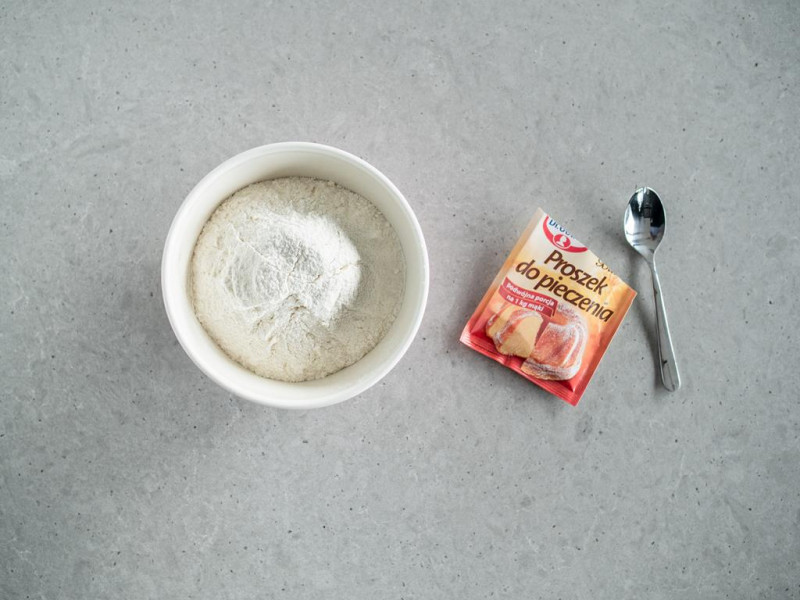 mąka pszenna i proszek do pieczenia Dr. Oetker