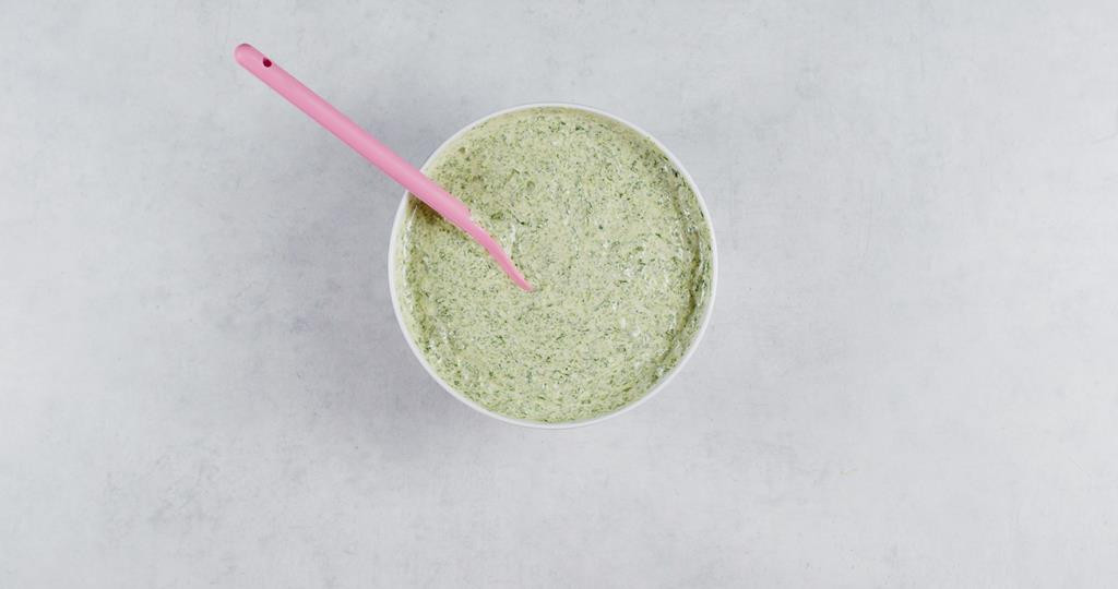 ciasto szpinakowe w miseczce