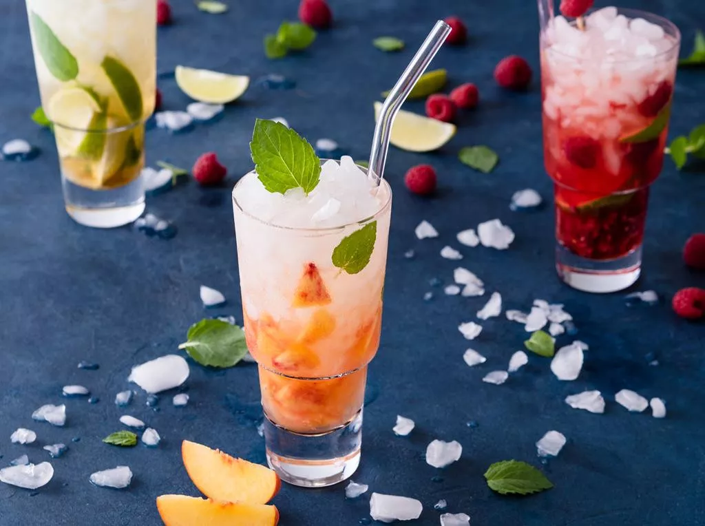 brzoskwiniowe mojito z nutą imbiru bez alkoholu z kawałkami brzoskwiń Wszystkiego Słodkiego