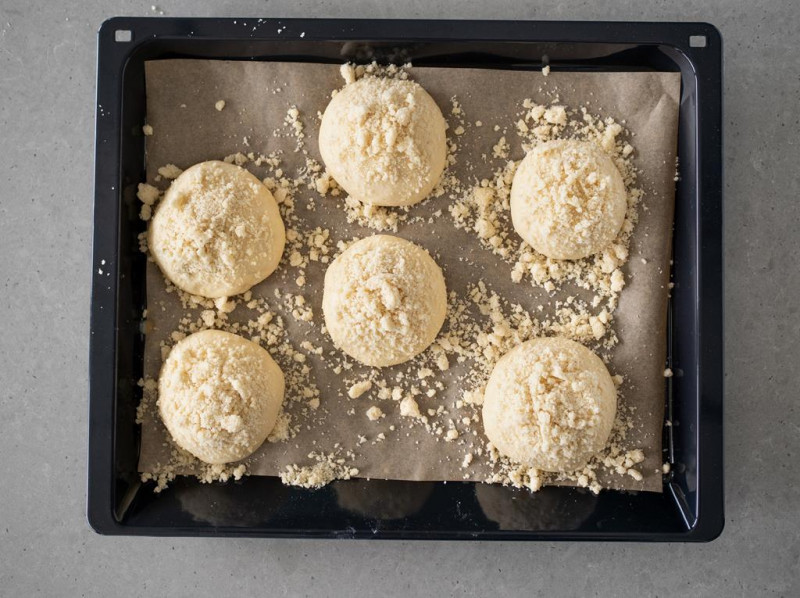 wyrośnięte jagodzianki posypane kruszonką