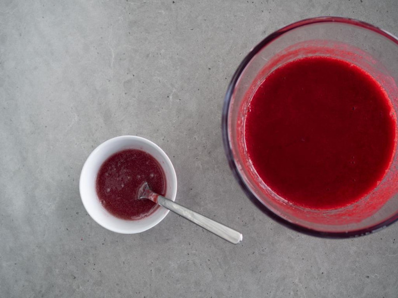 mus malinowy wymieszany z żelatyną Dr. Oetkera