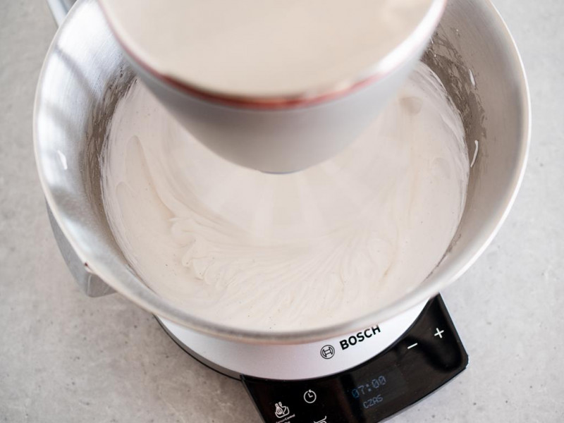 piana z białek ubita w robocie kuchennym Bosch OptiMUM MUM9BX5S65