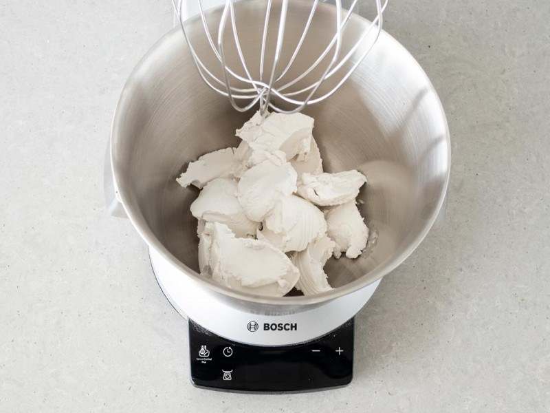 Śmietanka kokosowa w misie robota kuchennego firmy Bosch,