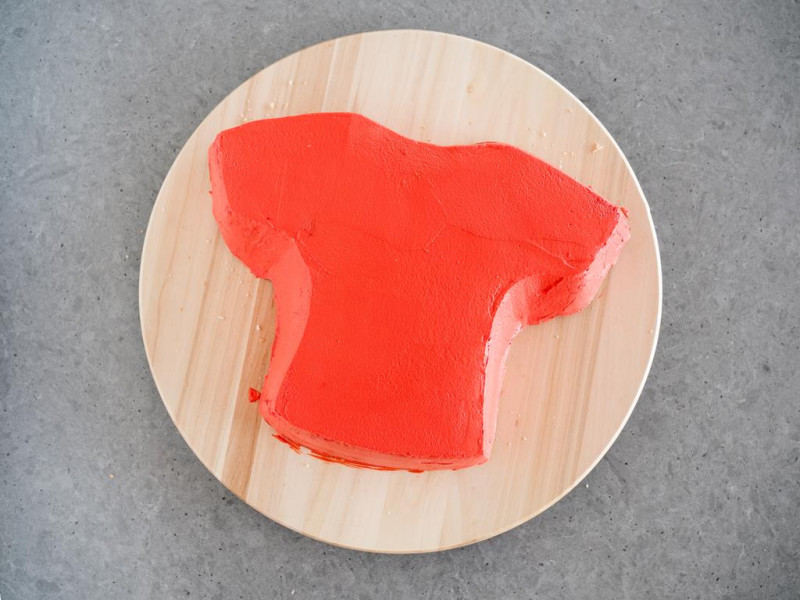 tort koszulka udekorowany czerwonym kremem śmietankowym, Wilton barwnik spożywczy No-taste Red