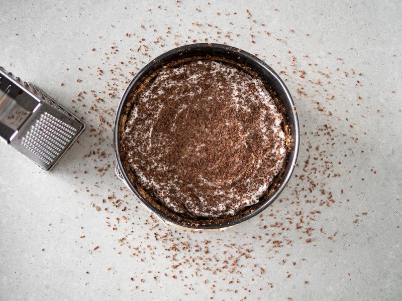 Starta czekolada na tarcie banoffee pie.