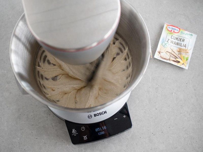 żółtka utarte z cukrem z wanilią bez glutenu Dr. Oetkera