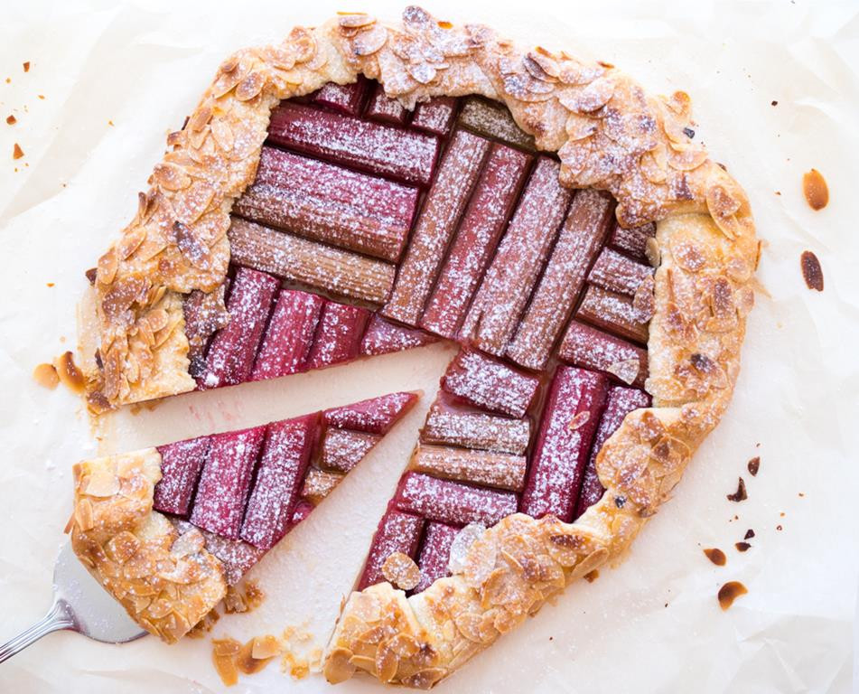 Galette z rabarbarem i migdałami