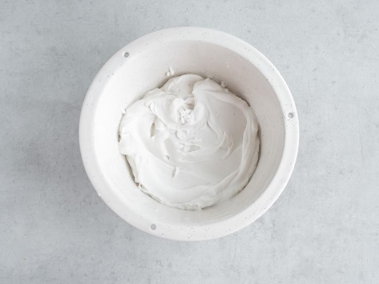 Śmietanka kokosowa ubita ze śmietan fixem Dr. Oetkera