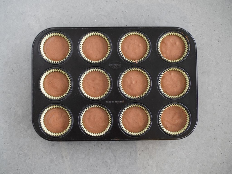 ciasto na czekoladowe babeczki bez glutenu w formie do babeczek Dr. Oetkera www.sklep.ws.pl