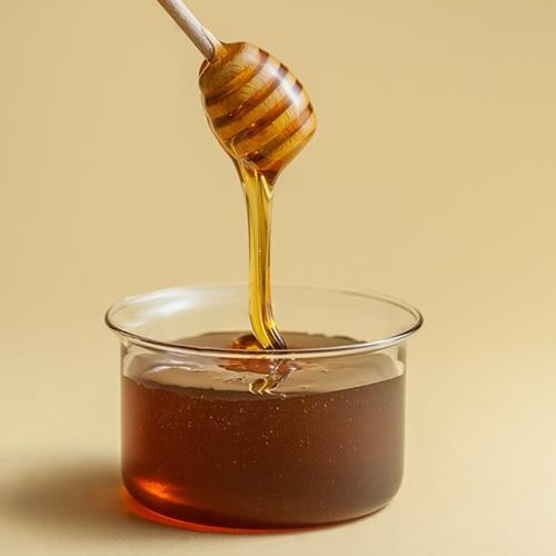 Miód naturalny w pojemniku szklanym