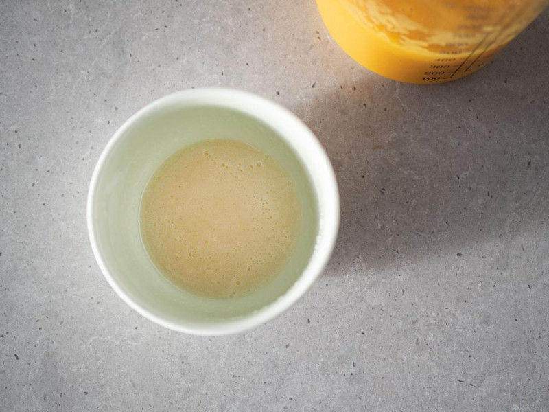 napęczniała żelatyna w miseczce