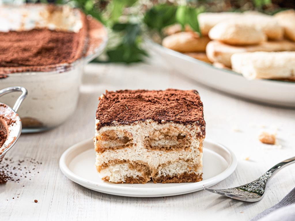 tofumisu czyli wegańskie tiramisu z nerkowców i tofu posypane kakao - Wszystkiego Słodkiego