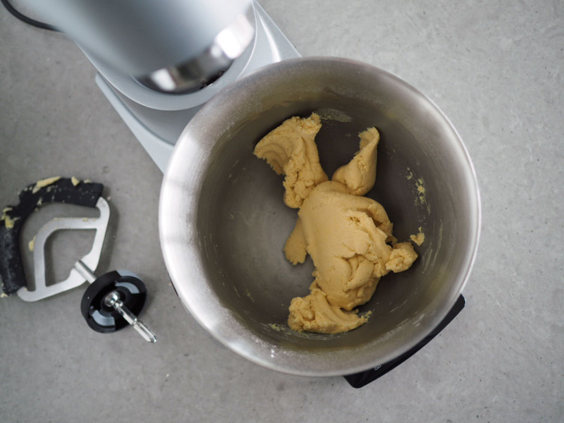 w misie robota kuchennego bosch zagniecione kruche ciasto