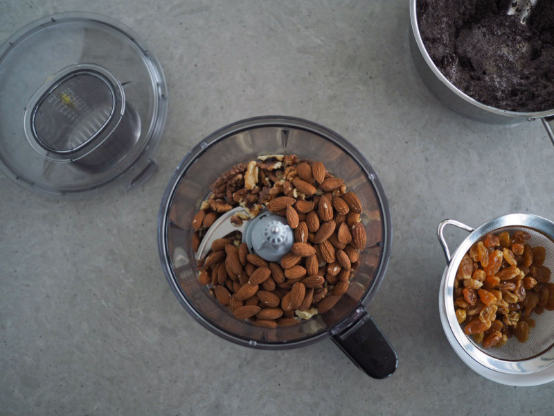 orzechy włoskie i migdały w malakserze z robota kuchennego bosch