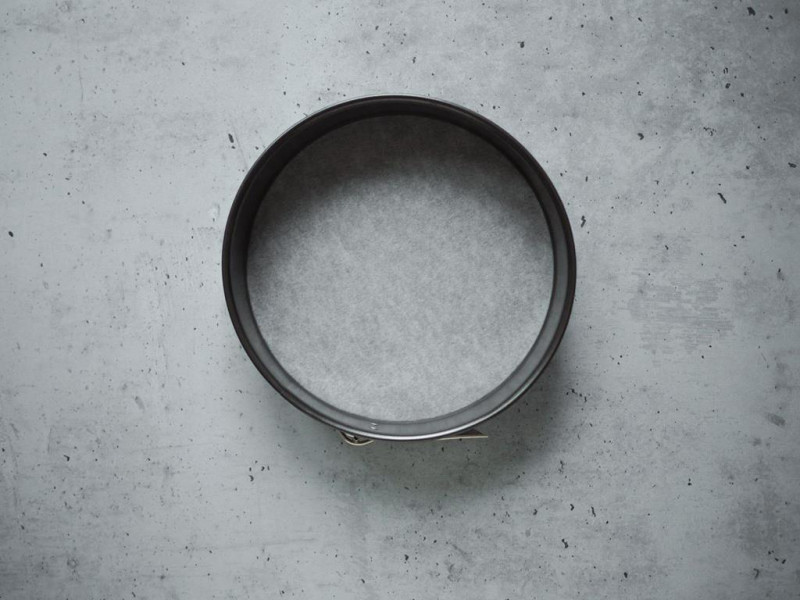 tortownica wyłożona papierem do pieczenia