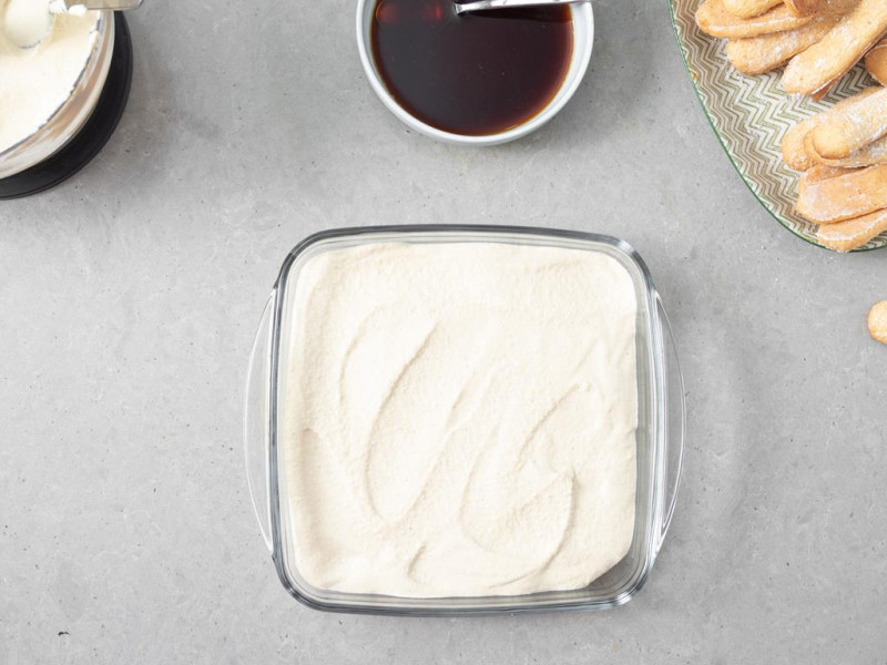 Biszkopty przykryte masą z tofu i nerkowców.