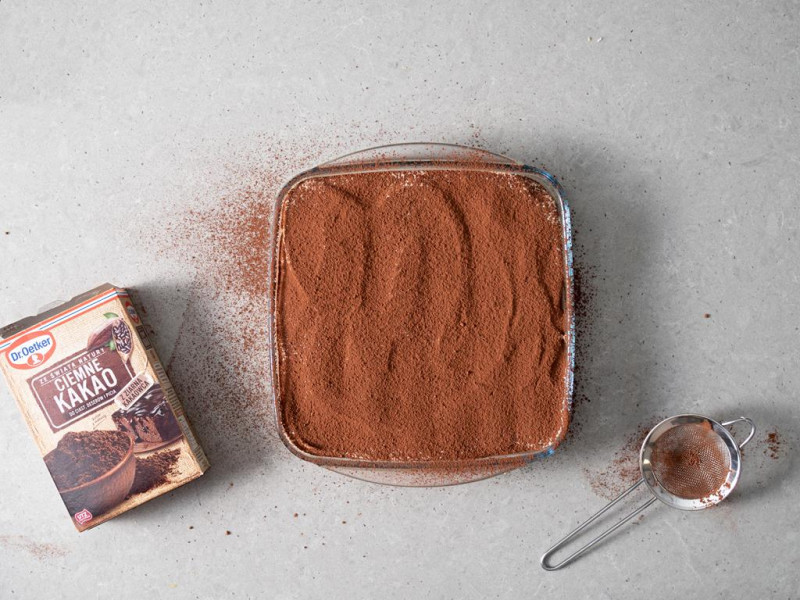 Tofumisu posypane ciemnym kakao firmy Dr. Oetker