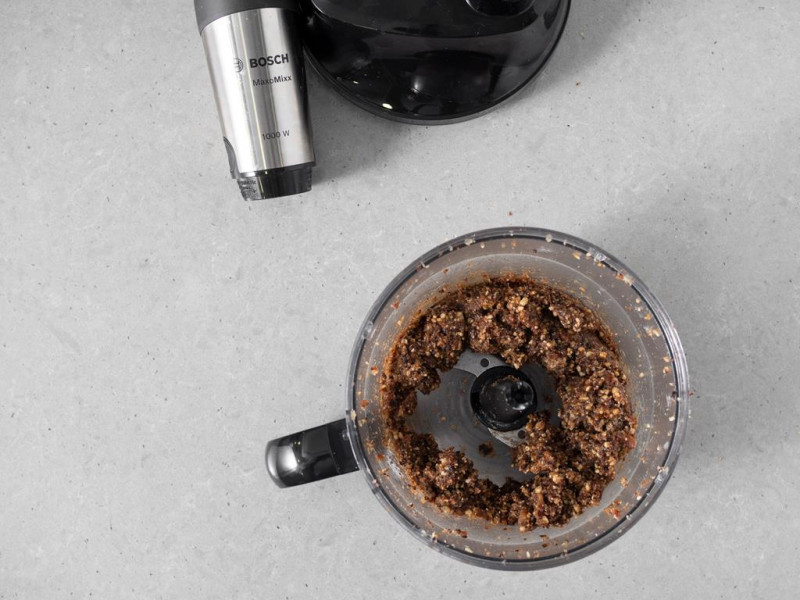 Zblendowane składniki na spód.