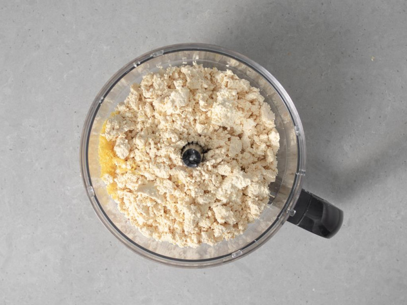 Rozkruszone tofu z sokiem z cytryny.