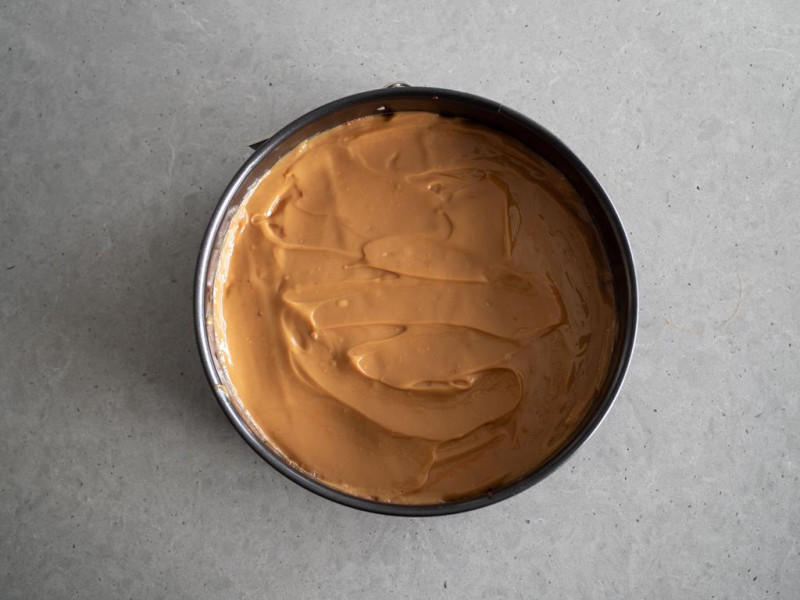 masa kajmakowa w tortownicy na blacie