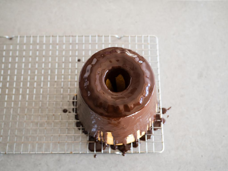 babka gotowana z polewą z czekolady