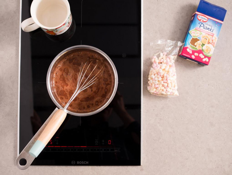 gorąca czekolada do picia i pianki mini marshmallow Dr. Oetkera